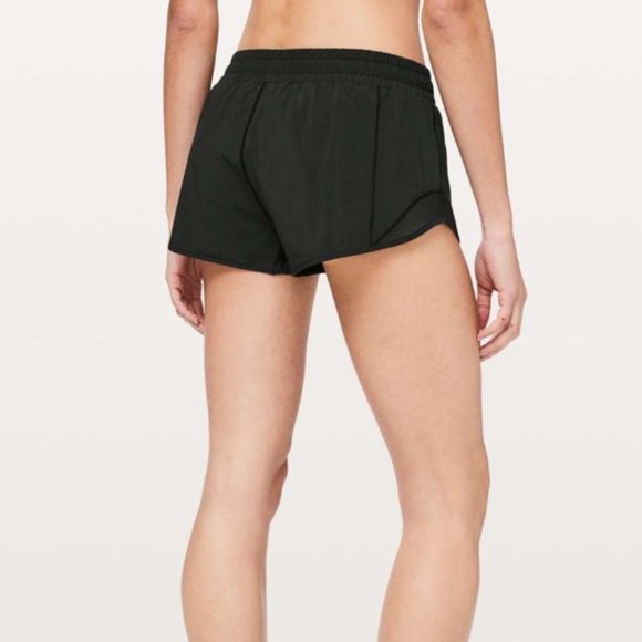 Lululemon Hotty Hot Low-Rise Short 2.5" - Picture 2 of 6